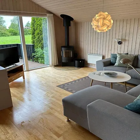 Dom wakacyjny Florentin - 1km From The Sea By Interhome Bøtø By